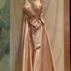 Missac elegant Gold Sleeveless V-Neck Gown